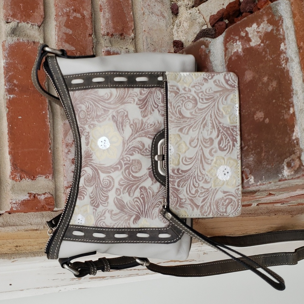 Firenze Bella 100% Geniune Leather Tooled Floral Crossbody Bag Wristlet Western